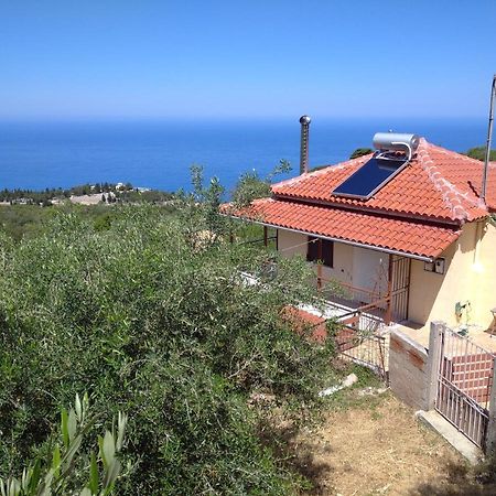Traditional House With View Drymon Exterior foto