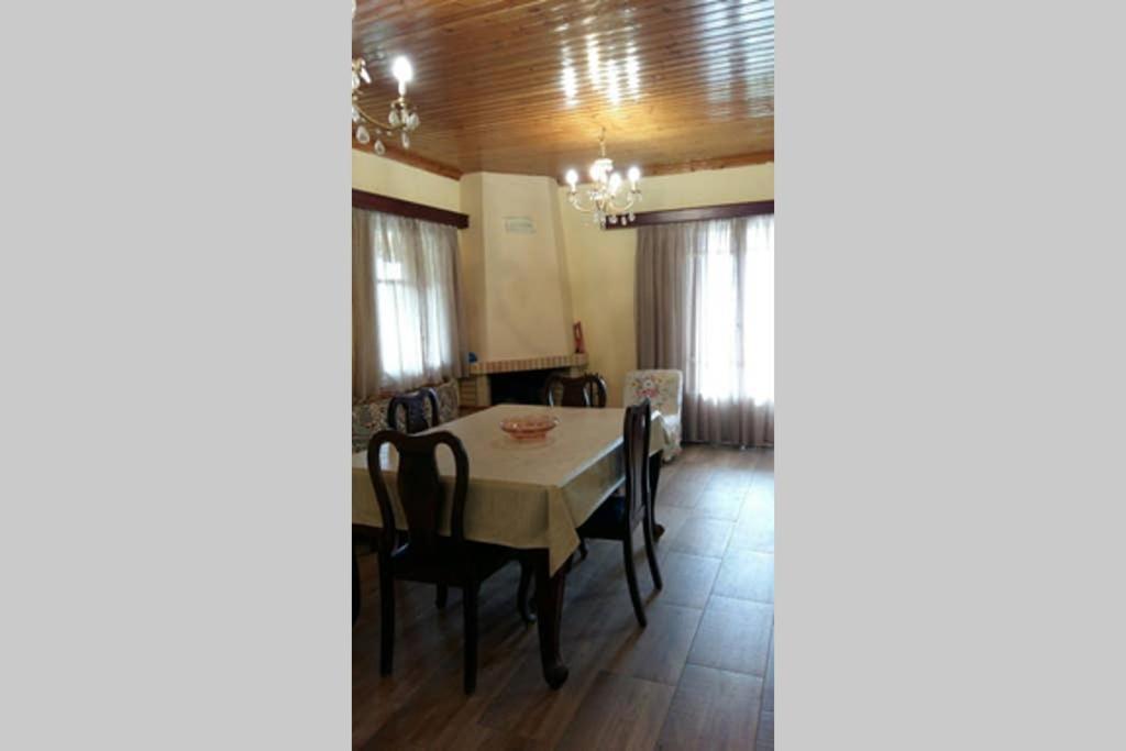 Traditional House With View Drymon Exterior foto