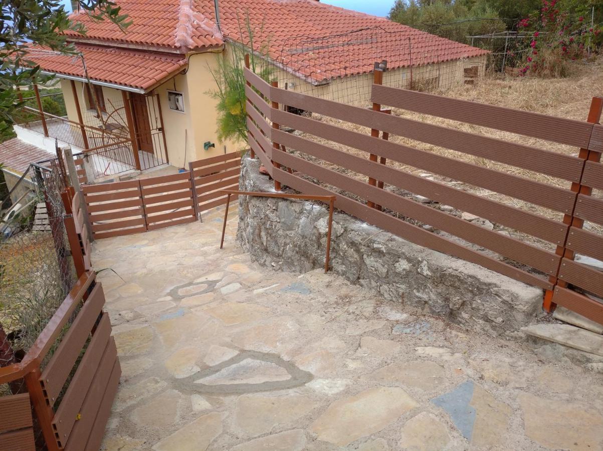 Traditional House With View Drymon Exterior foto