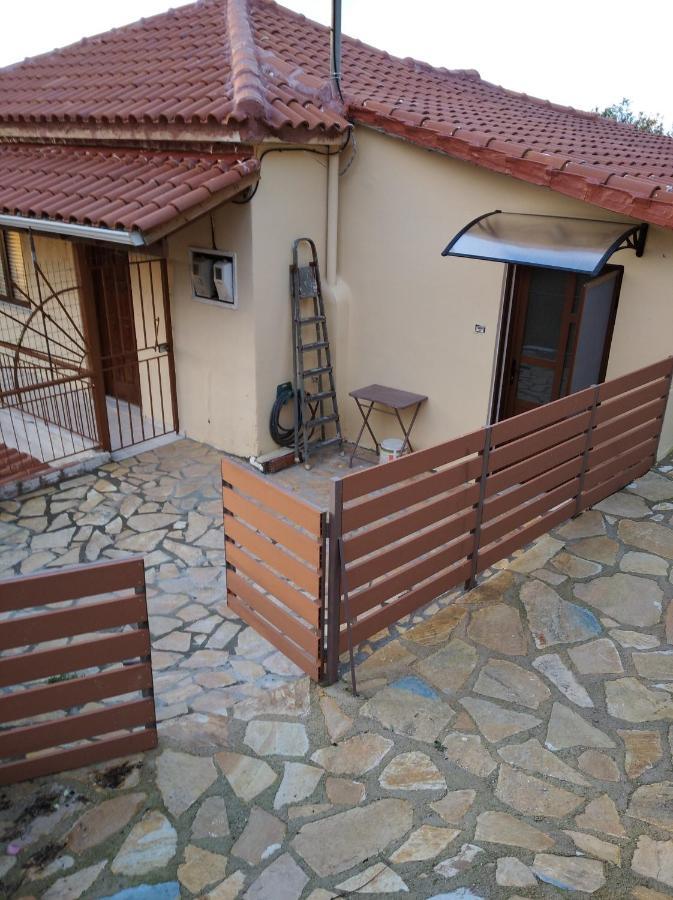 Traditional House With View Drymon Exterior foto